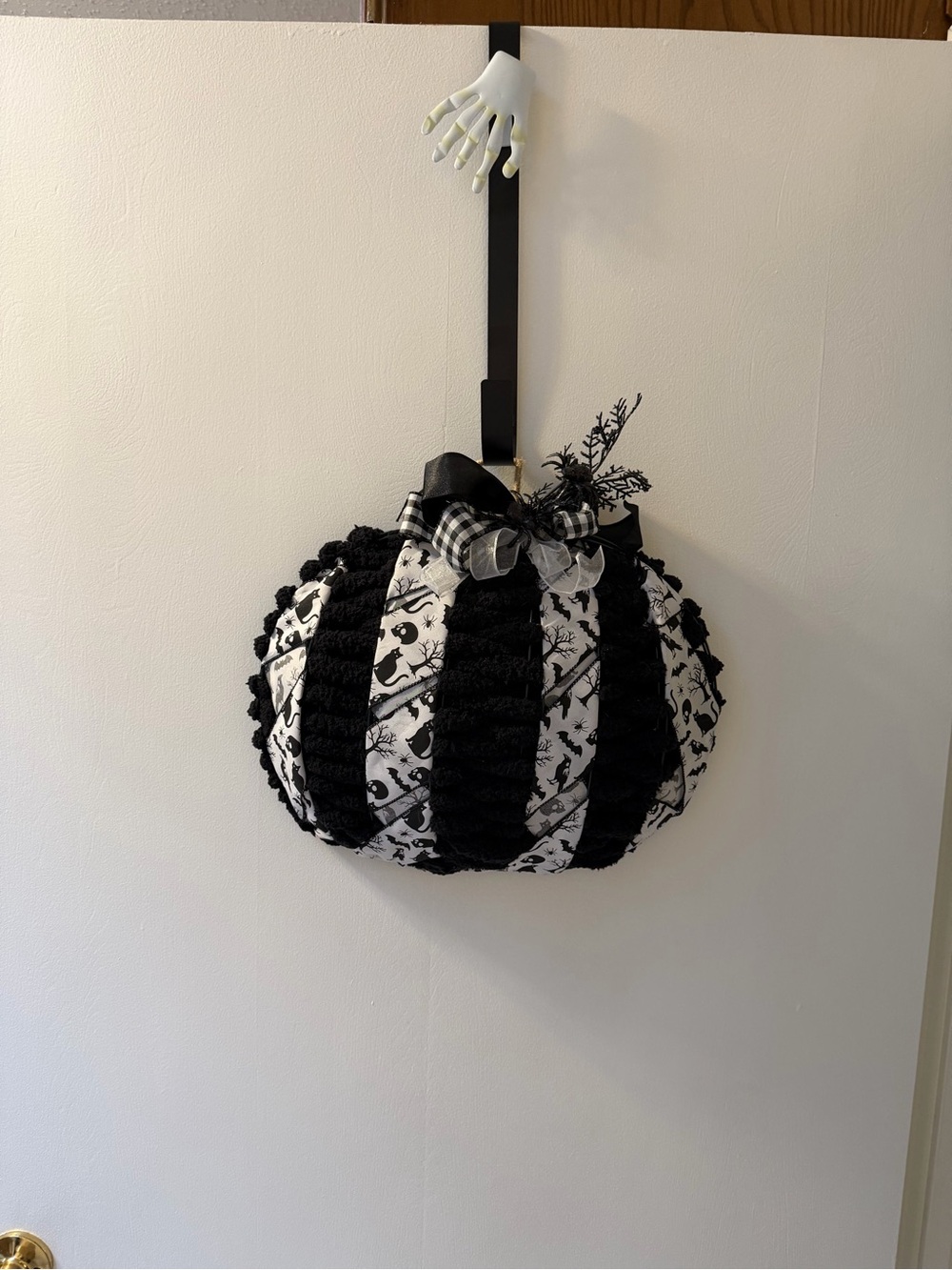 Halloween Pumpkin Wreath Black and White